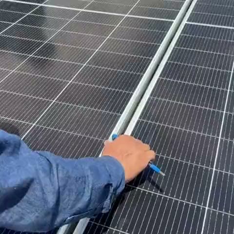 Revisión de los marcos de los módulos solares