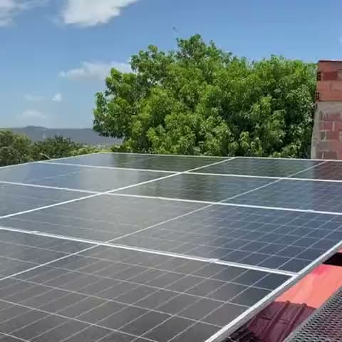 Sistema fotovoltaico en cubierta revisado por el equipo de RA-AMON
